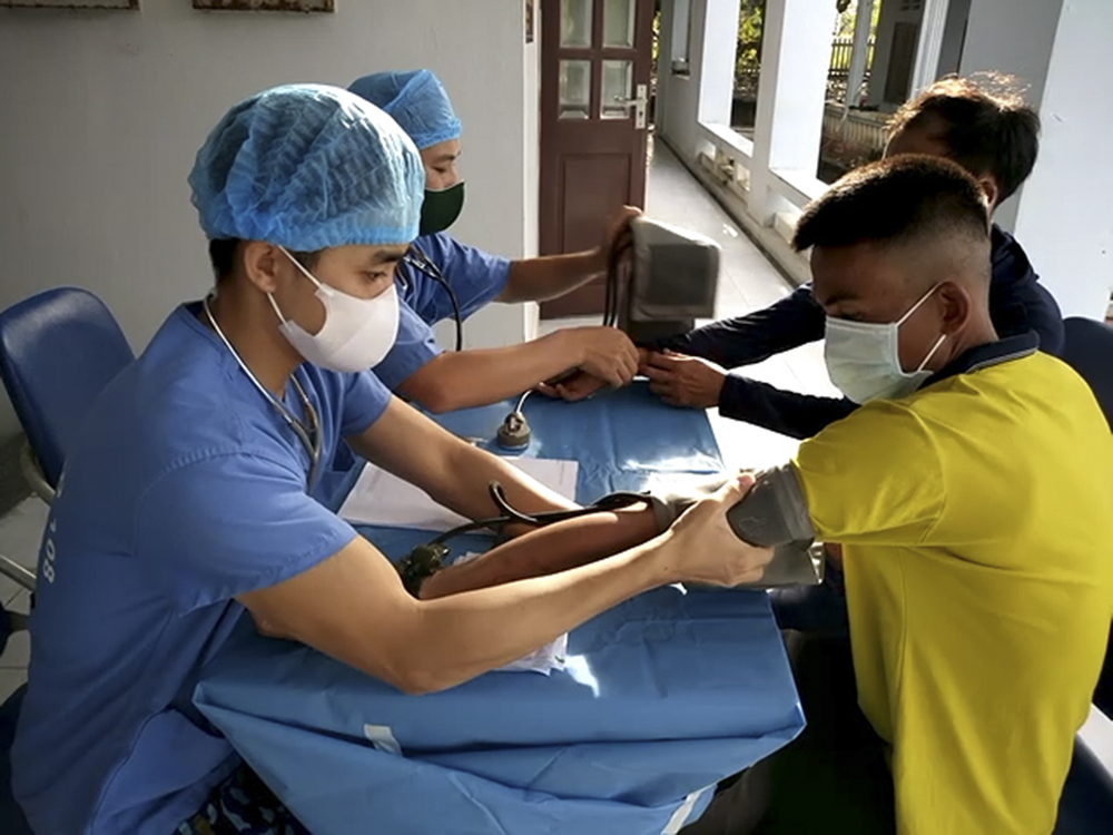 Chăm sóc ngư dân tận tình, chu đáo

